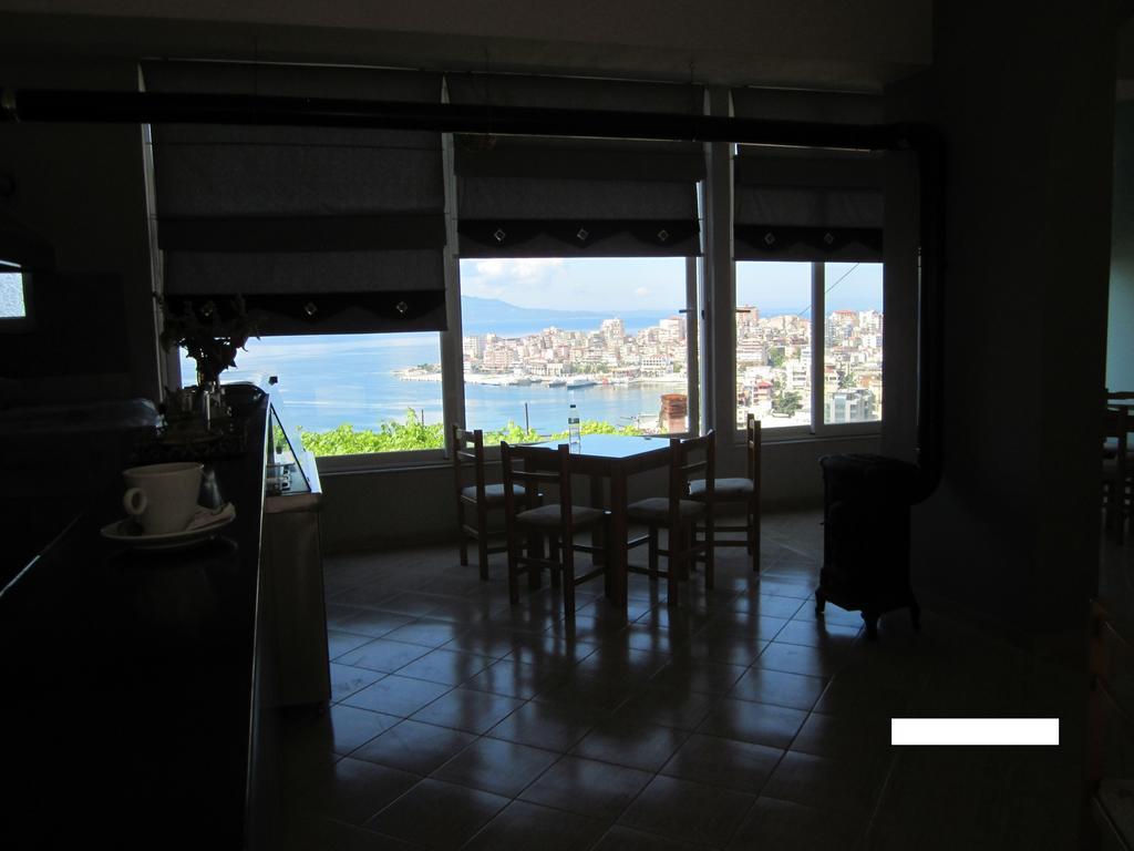 Guest House And Tavern Leo Sarandë Buitenkant foto