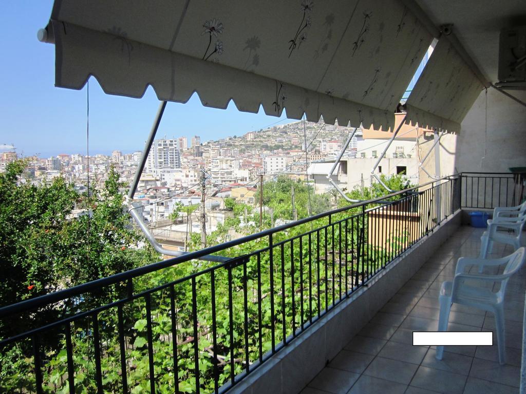 Guest House And Tavern Leo Sarandë Buitenkant foto