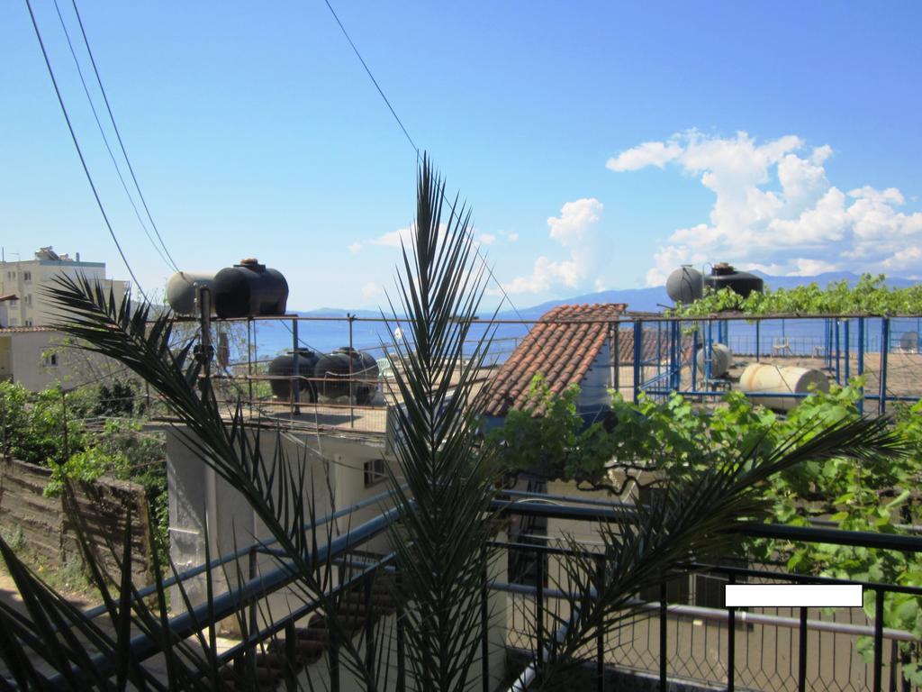 Guest House And Tavern Leo Sarandë Buitenkant foto