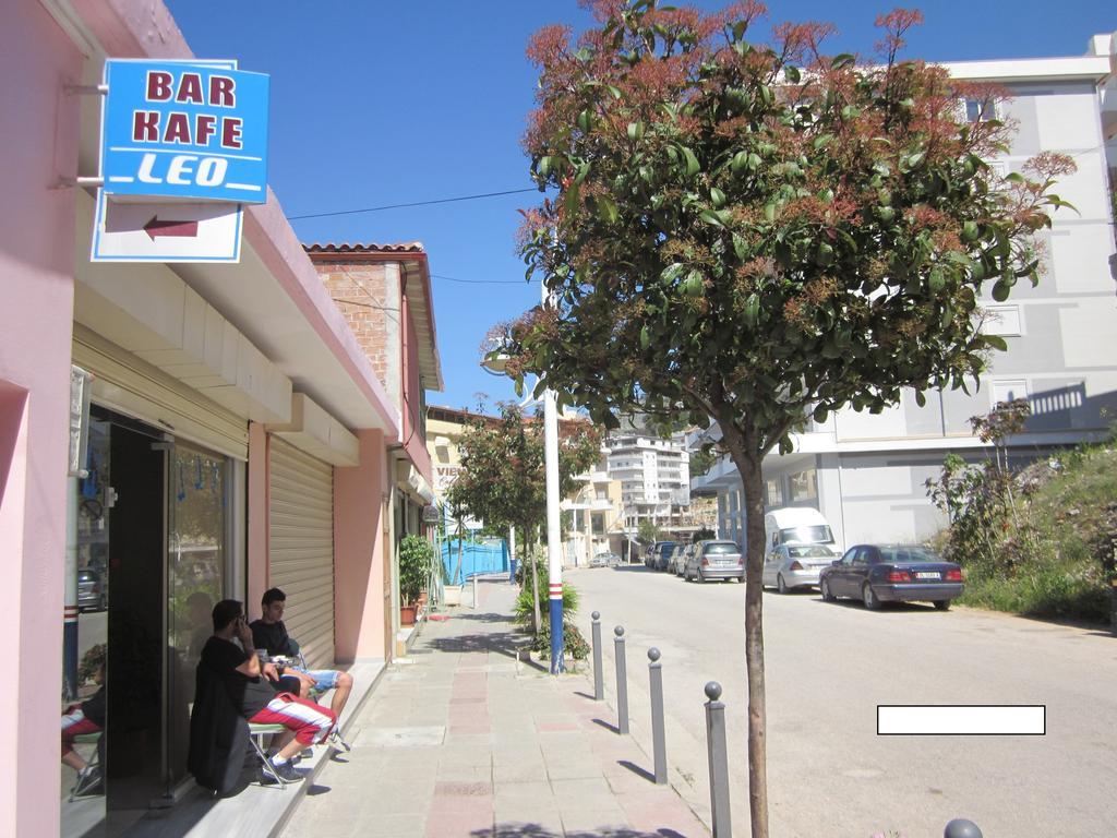 Guest House And Tavern Leo Sarandë Buitenkant foto