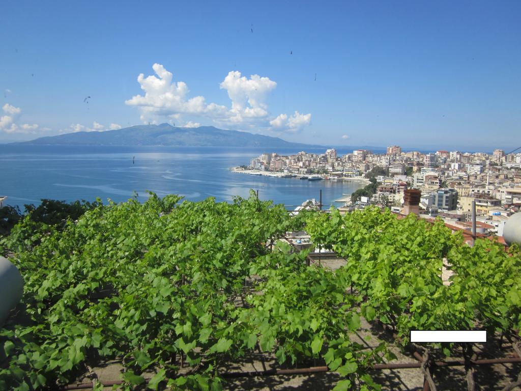 Guest House And Tavern Leo Sarandë Buitenkant foto