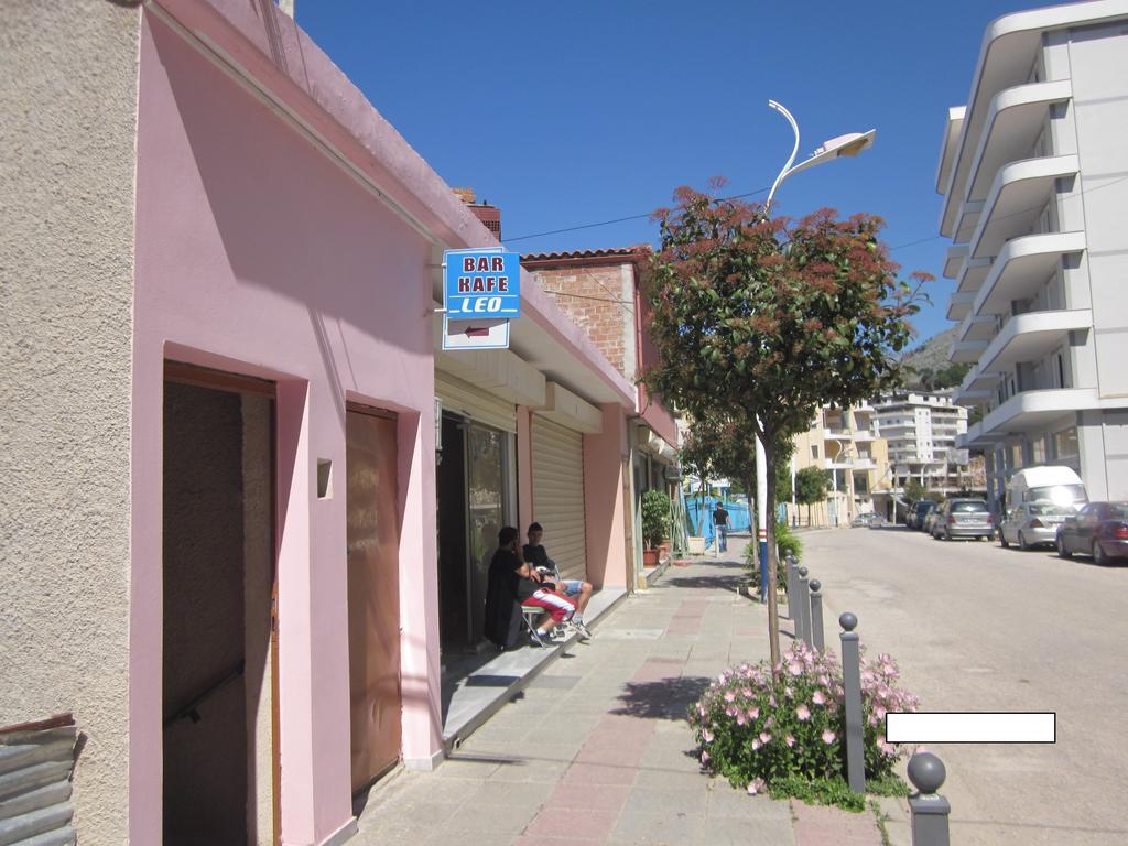 Guest House And Tavern Leo Sarandë Buitenkant foto