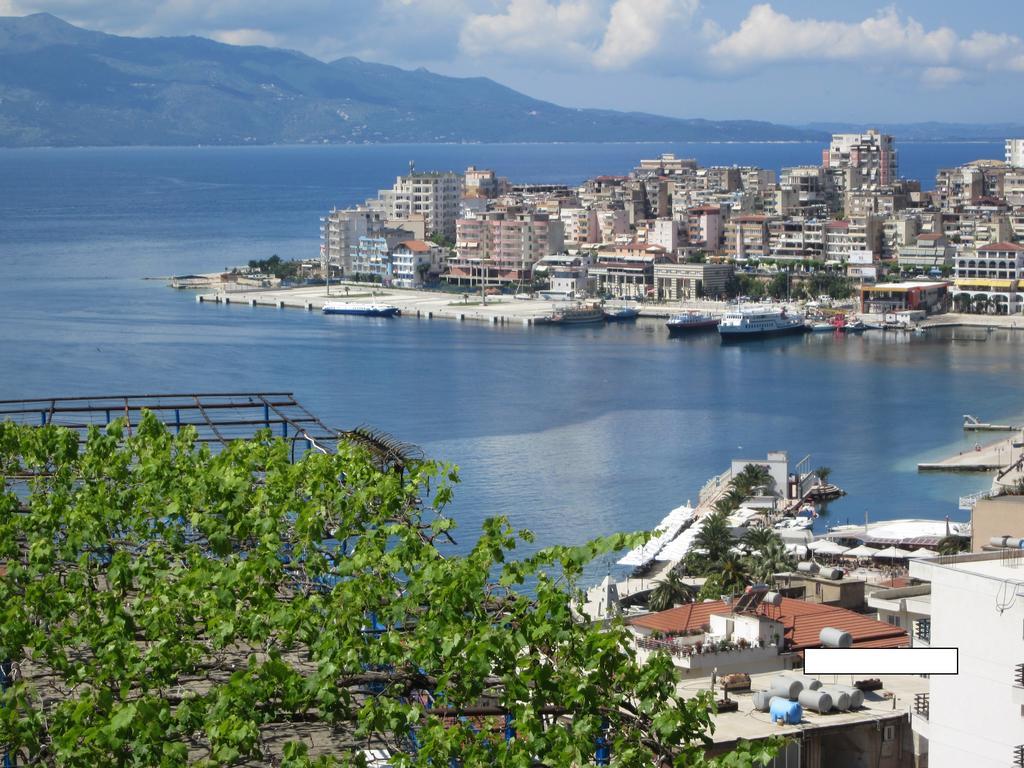Guest House And Tavern Leo Sarandë Buitenkant foto
