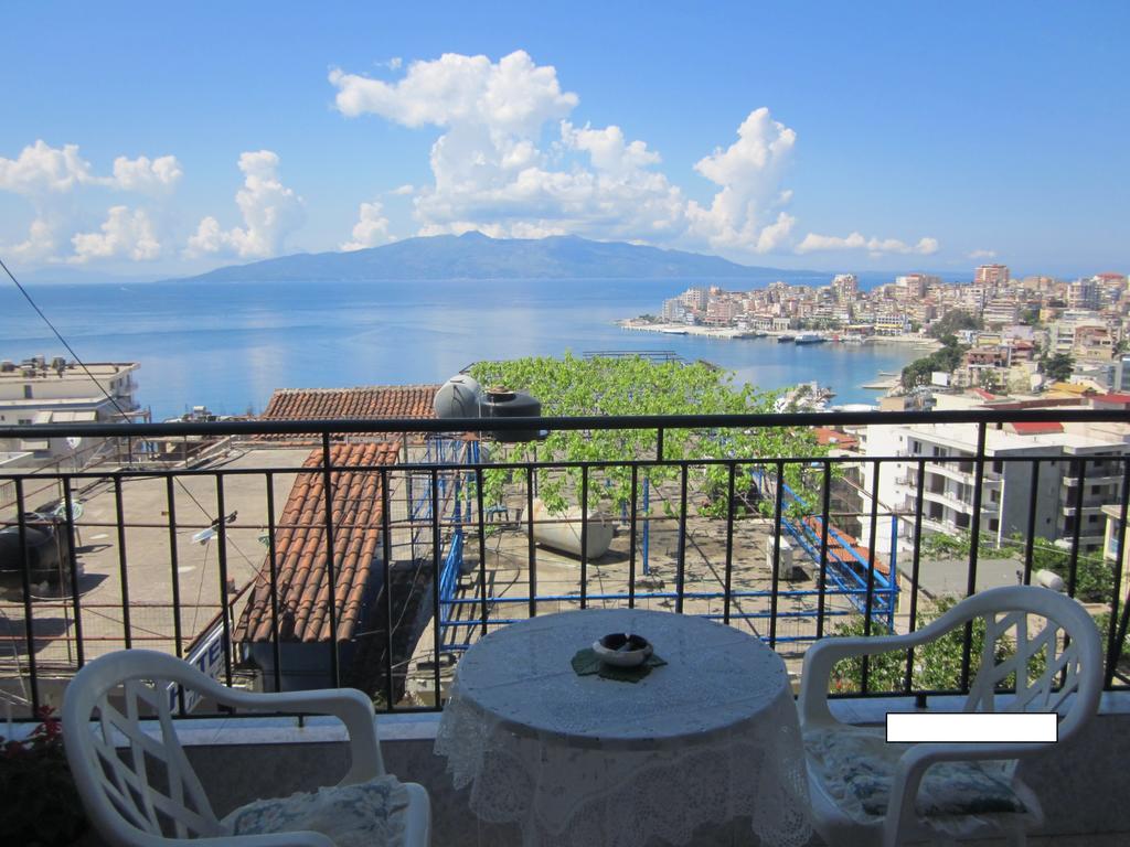 Guest House And Tavern Leo Sarandë Buitenkant foto