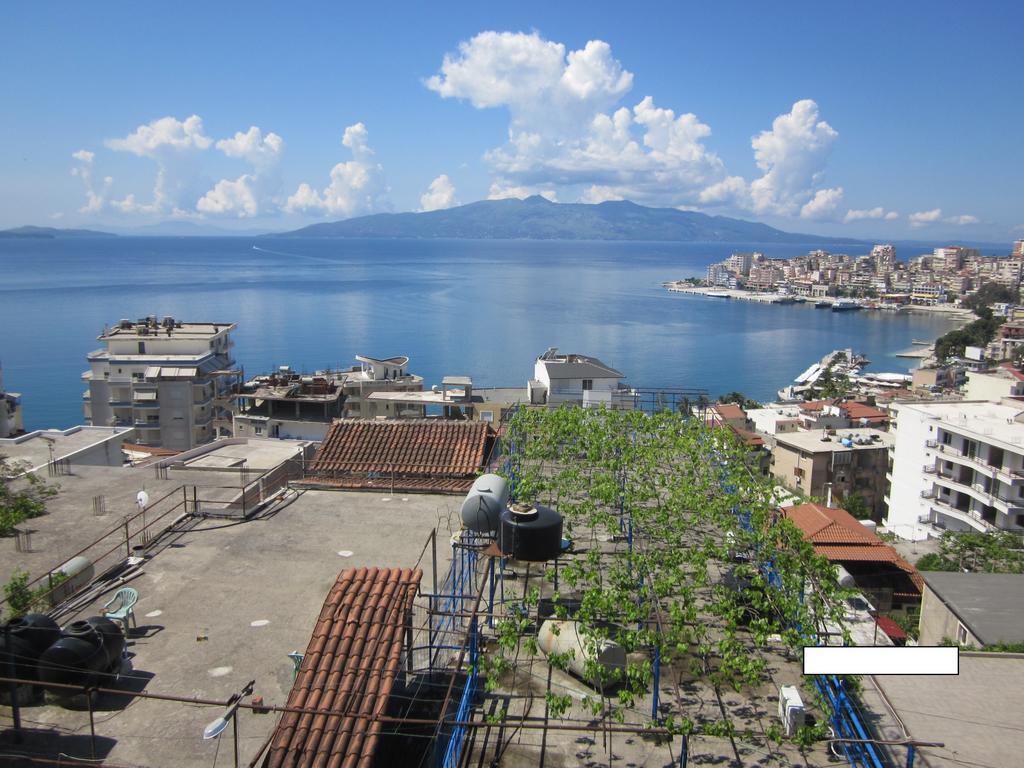 Guest House And Tavern Leo Sarandë Buitenkant foto