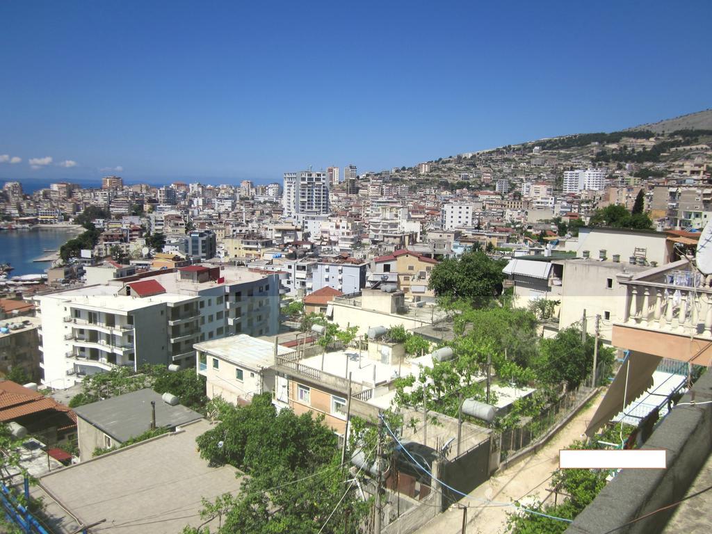 Guest House And Tavern Leo Sarandë Buitenkant foto