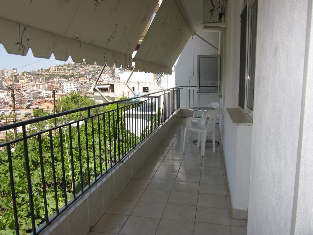 Guest House And Tavern Leo Sarandë Buitenkant foto