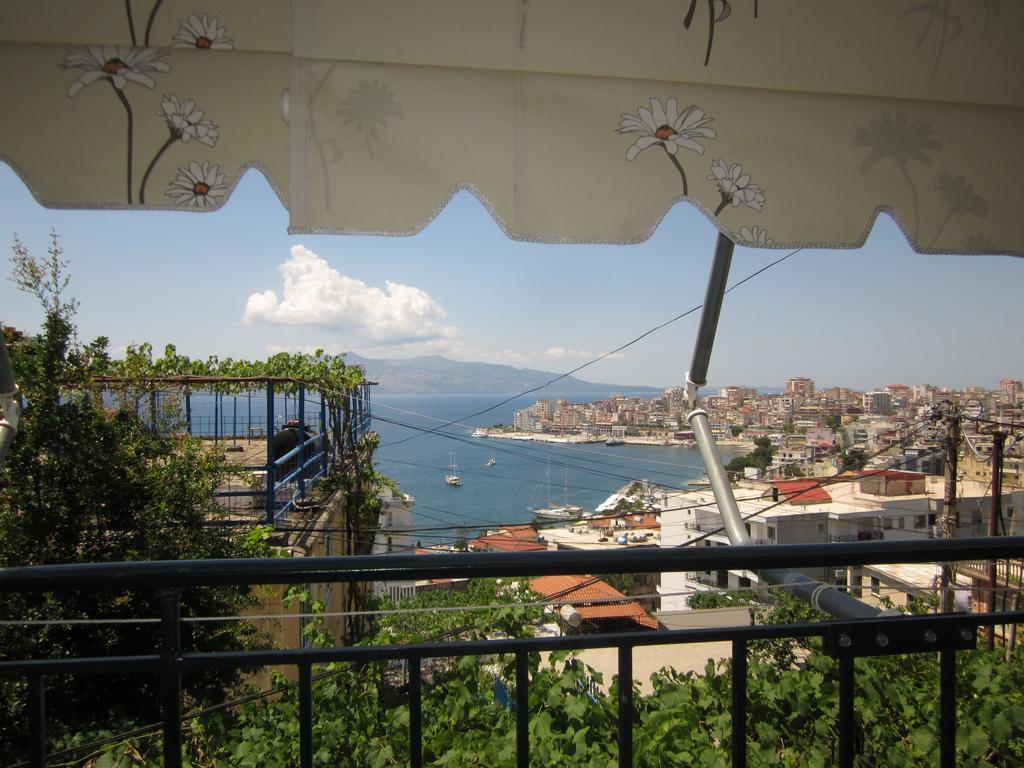 Guest House And Tavern Leo Sarandë Buitenkant foto