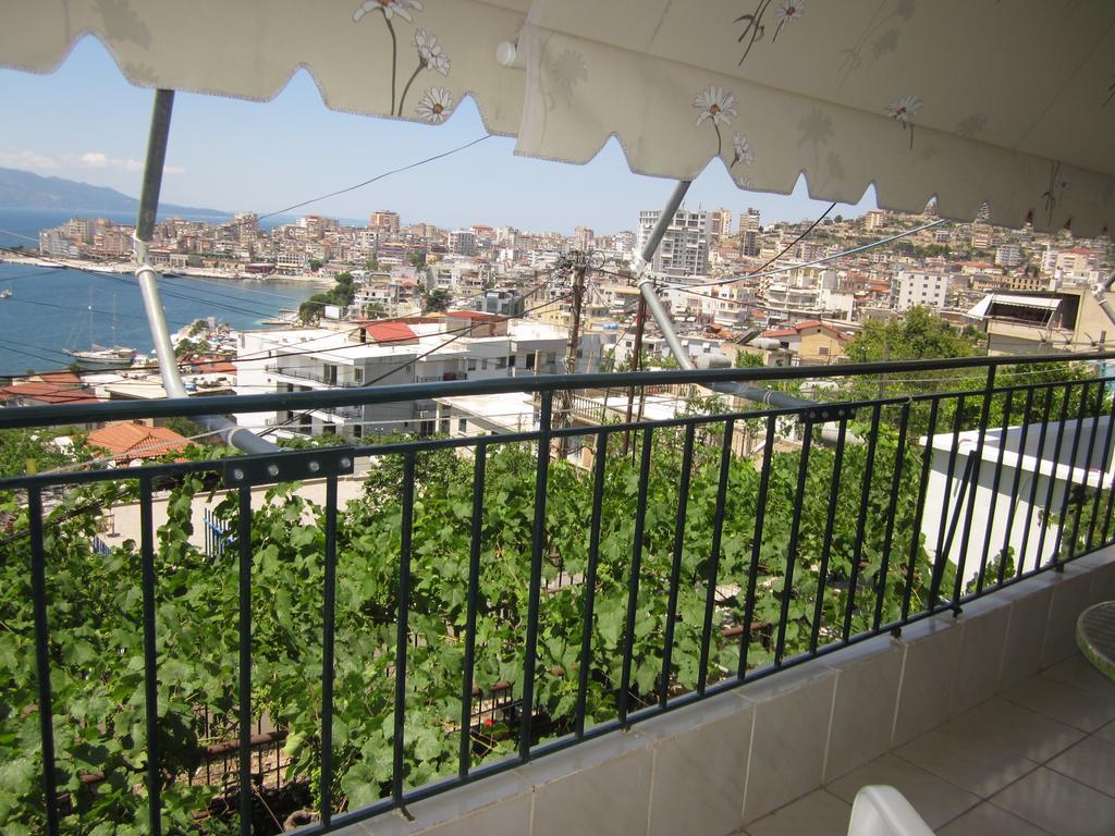 Guest House And Tavern Leo Sarandë Buitenkant foto